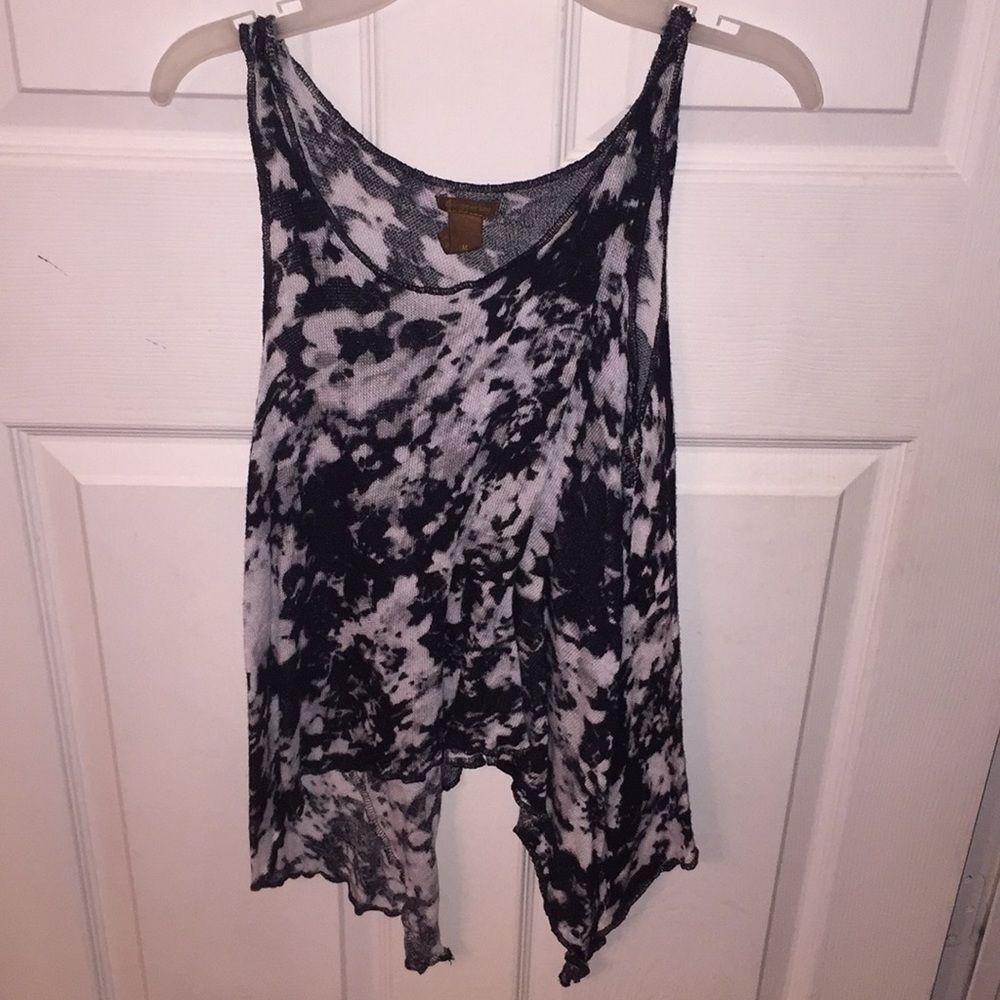 Black and white flow top
